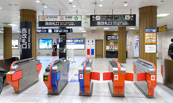 「天神駅」西改札口